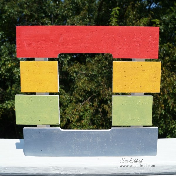 Funky Pallet Frame painted 8792