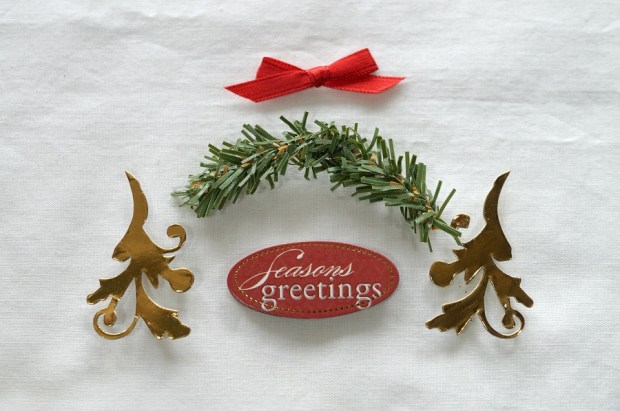 assembling-the-wreath-4974