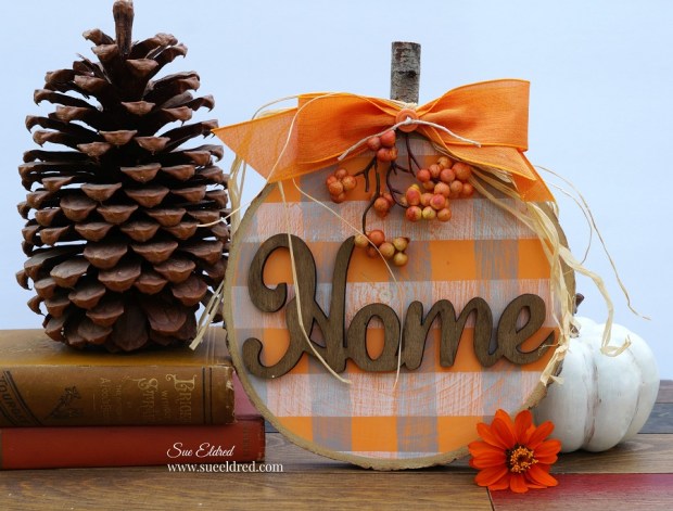 Buffalo Plaid Wood Slice Pumpkin-Sue's Creative Workshop www.sueeldred.com 5590