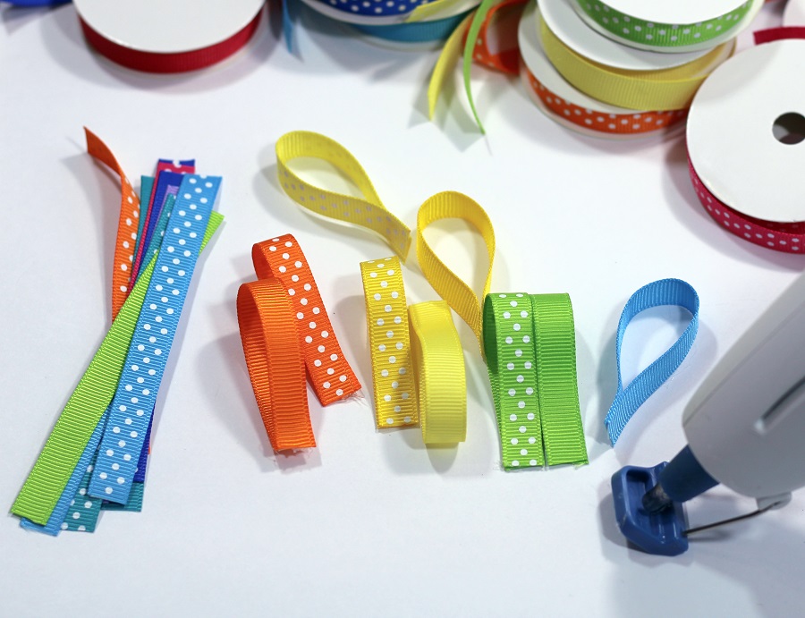 DIY Rainbow Ribbon Pillow