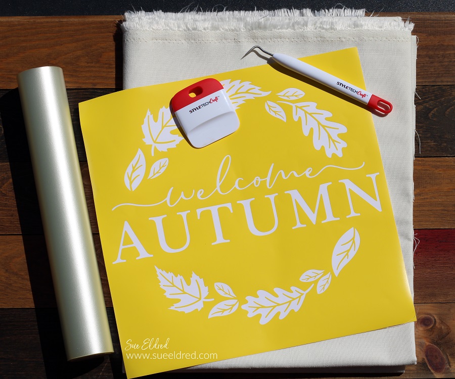 HOW TO MAKE A WELCOME AUTUMN PILLOW USING CRAFT VINYL TO MAKE STENCILS