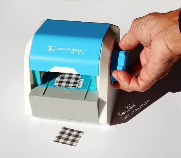 Mini Holiday Lanterns a Dollar Store DIY