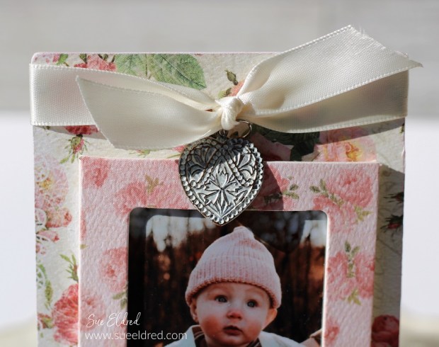 Mae's Sweet Little Frame Stand