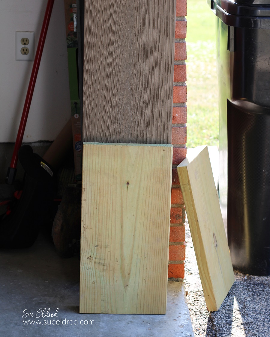 Simple DIY Patio Side Table from Scraps