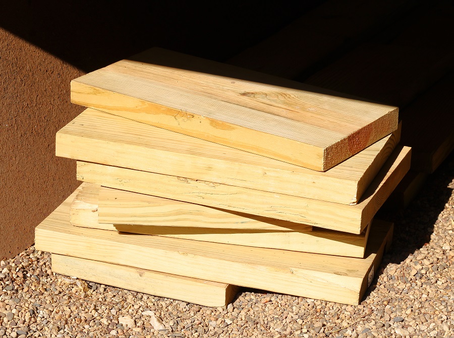 Simple DIY Patio Side Table from Scraps