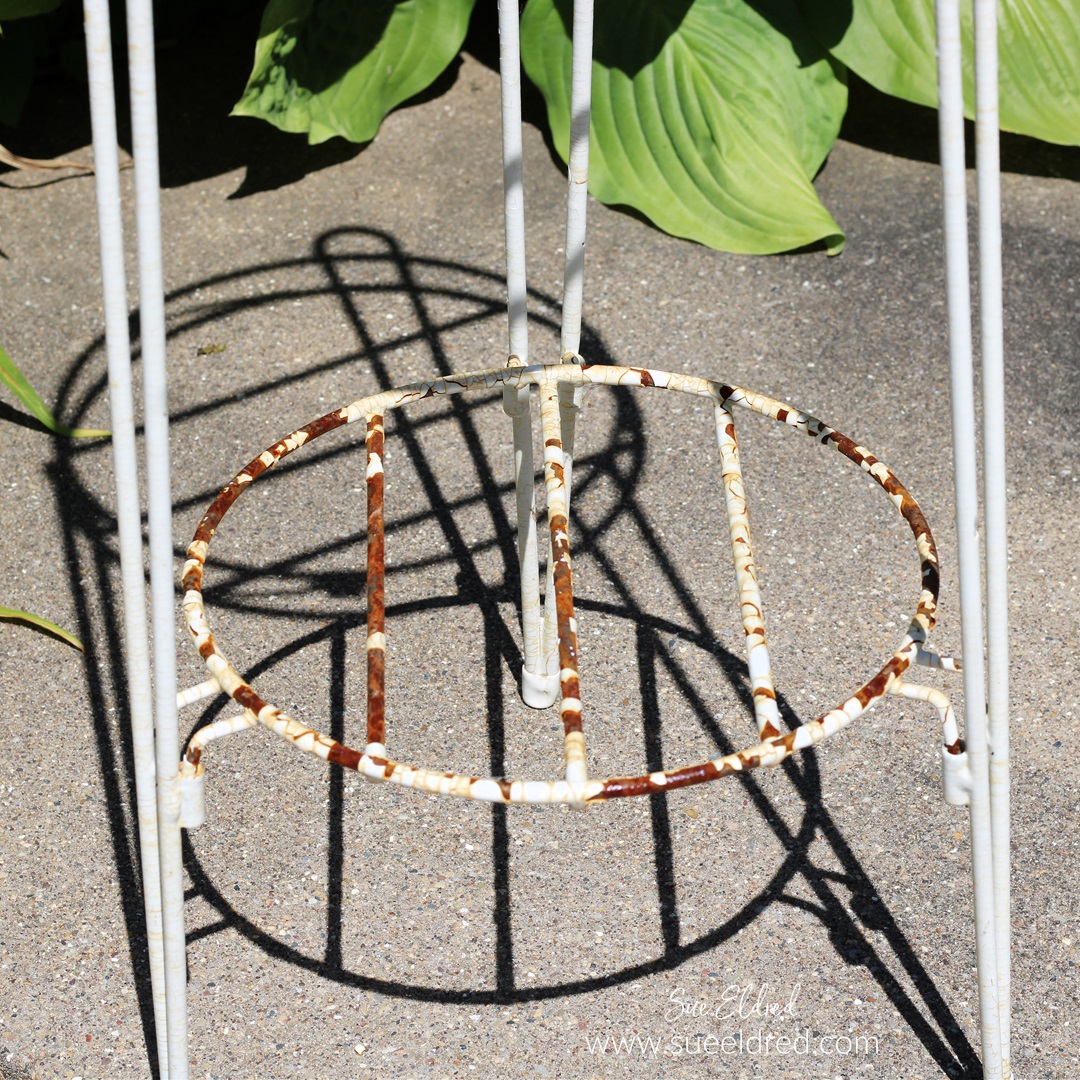 Plant Stand Make Over-Sue's Creative Workshop www.sueeldred.com 5266