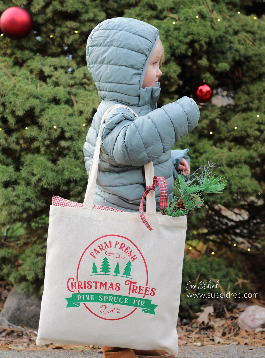 DIY Christmas Tree Reusable Gift Bag using StyleTechCraft HTV Vinyl